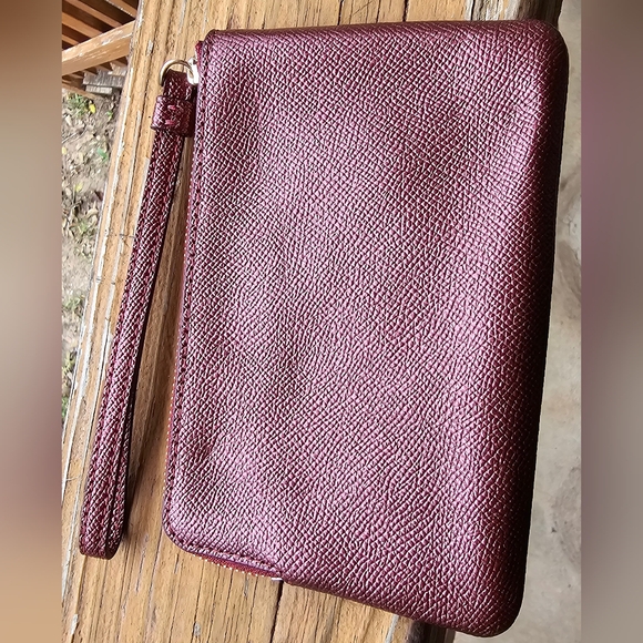 Coach Metallic Cherry Leather wristlet New without tags - Picture 3 of 16